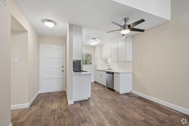 Sierra Peak 2BR, 2BA - 1,032SF - Dining Room - Sierra Regency Apartments