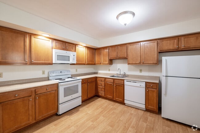1BR, 1BA - 1,015SF - Kitchen - Parkwood Village Apartments