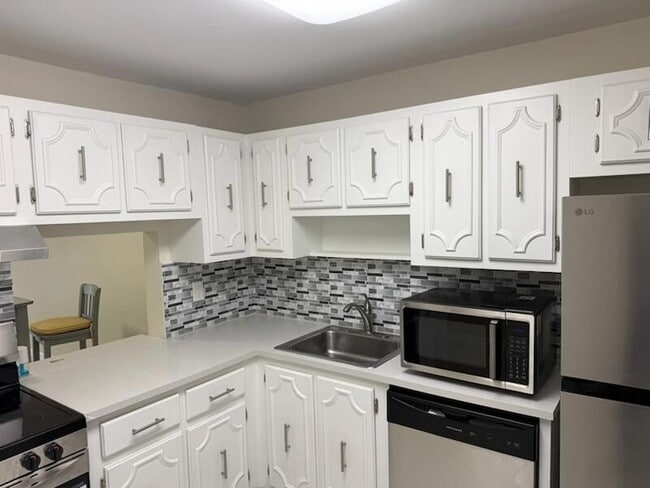 Photo - 3000 Riverside Dr Unit 2011