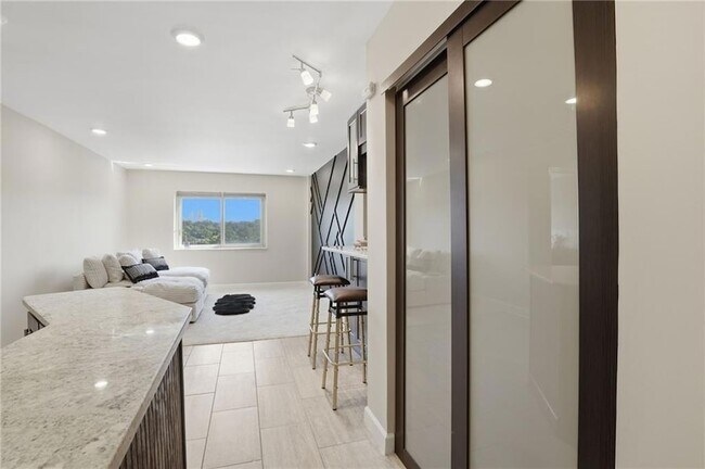 Photo - 2285 Peachtree Rd NE Unit 709
