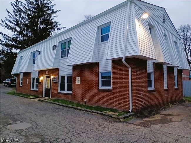 Building Photo - 127 Shields Rd Unit 3