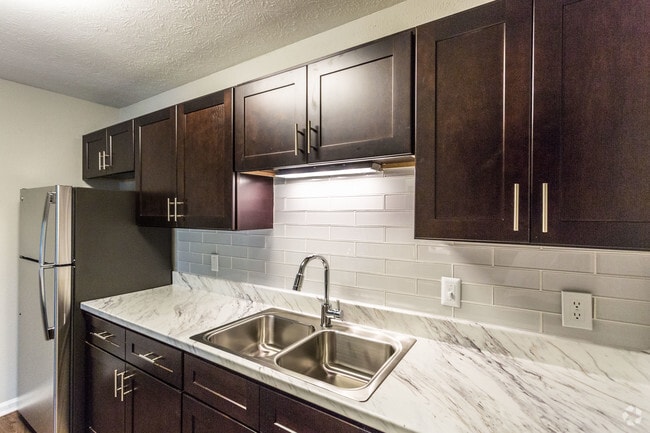 1BR, 1BA - 483 SF - Kitchen - Chelsea Place