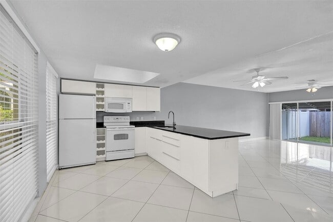 Photo - 704 NE 23rd Ave Unit 2