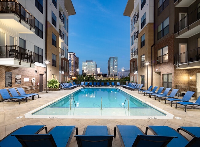 Building Photo - 1505 Demonbreun