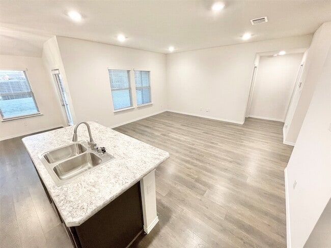 Photo - 1125 Silver Maple Ln