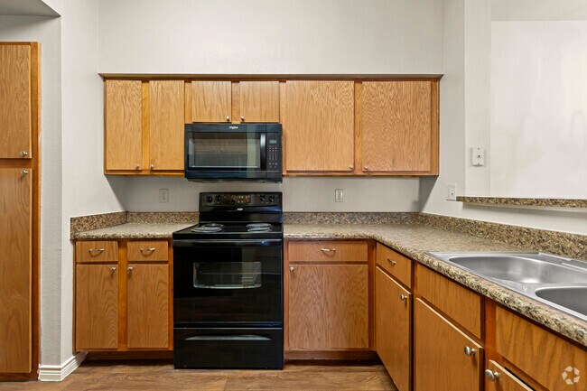 2BR, 2BA - 991 Sq. Ft. - Kitchen - Mansions of Mansfield