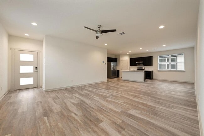 Photo - 220 Deserti Rd