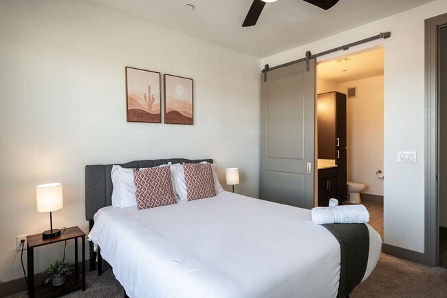 Photo - 555 N College Ave Unit SI ID1014605P