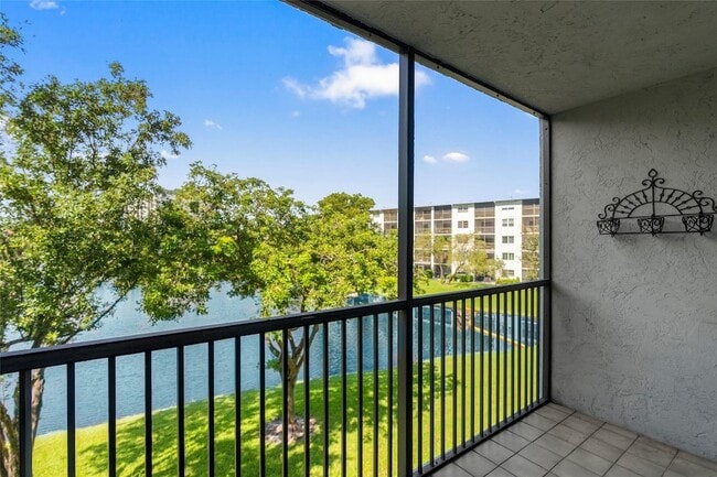 Photo - 2226 N Cypress Bend Dr Unit 308