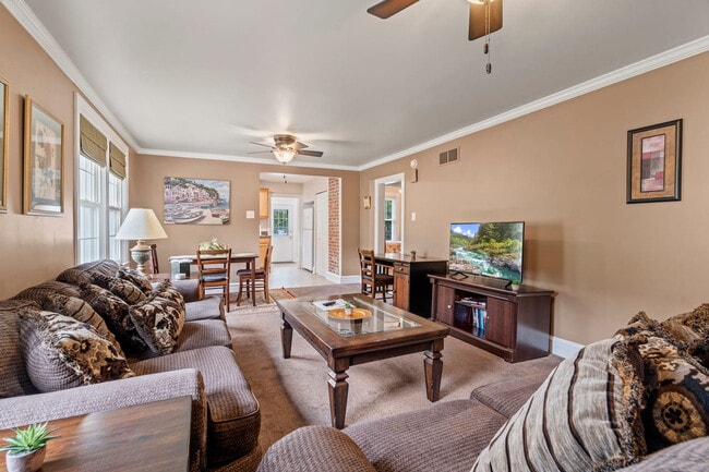 Building Photo - 42 Old Lancaster Rd Unit ID1321805P