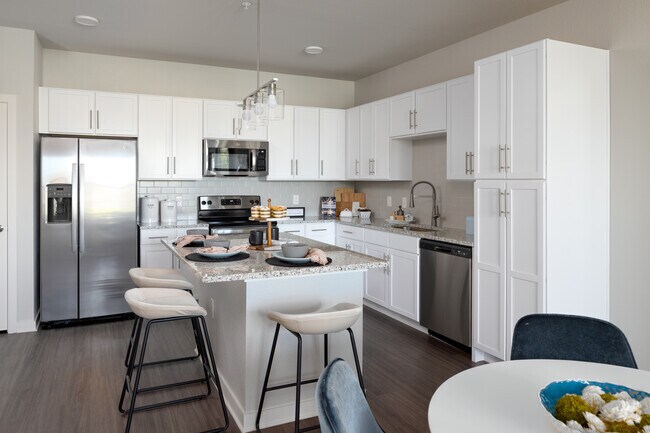 2BR, 2BA - 1150SF - Indigo Champions Ridge
