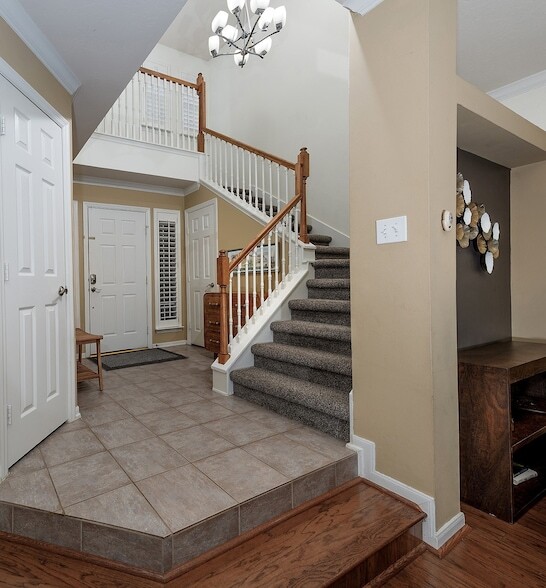 Photo - 110 N Valley Oaks Cir