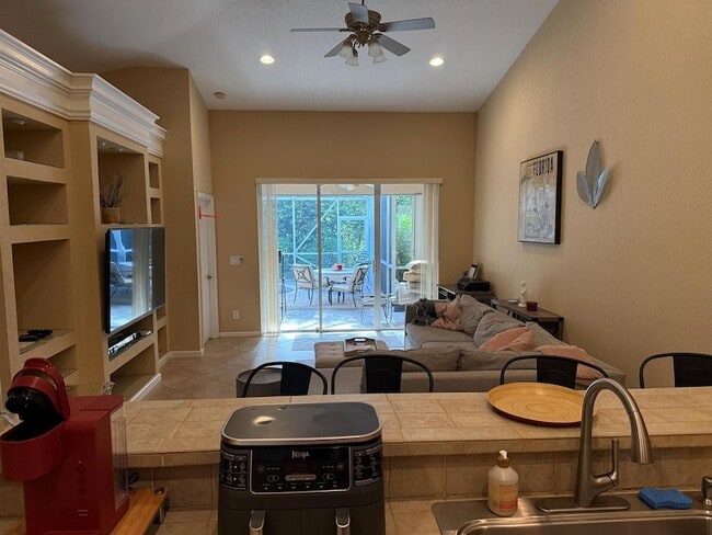 Photo - 328 W Coral Trace Cir