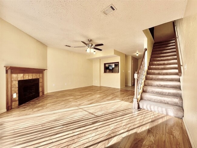 Photo - 800 W Collins St