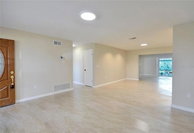 Photo - 757 Evangeline Ave