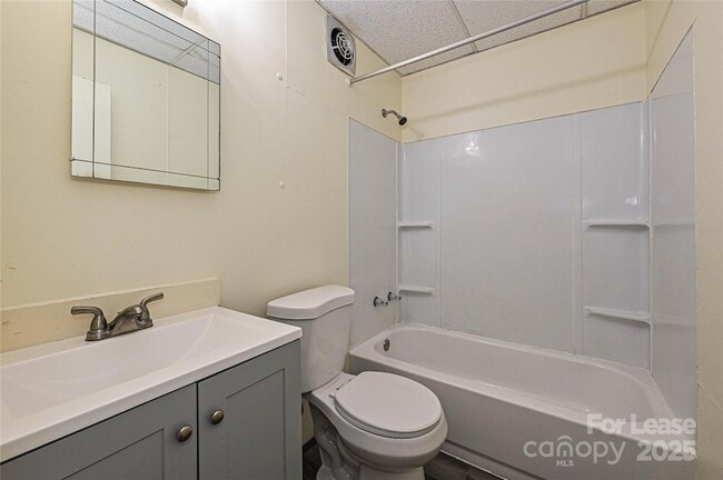 Photo - 260 Church St N