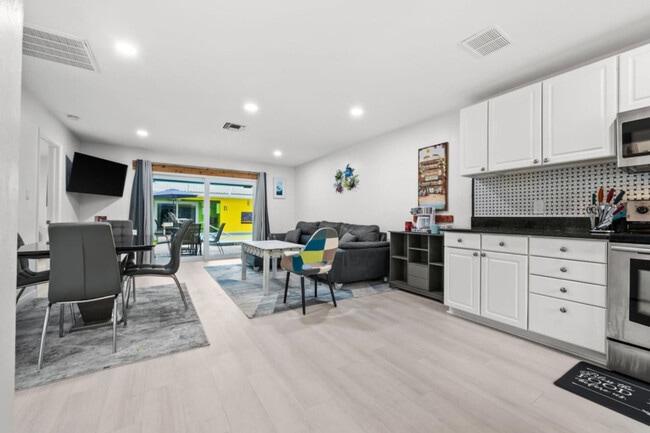 Photo - 1019 SE 40th St Unit SI ID1334306P