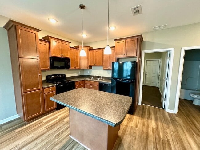 Photo - 2225 Cedarbrook Ct