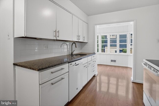 Photo - 5205 Saratoga Ave