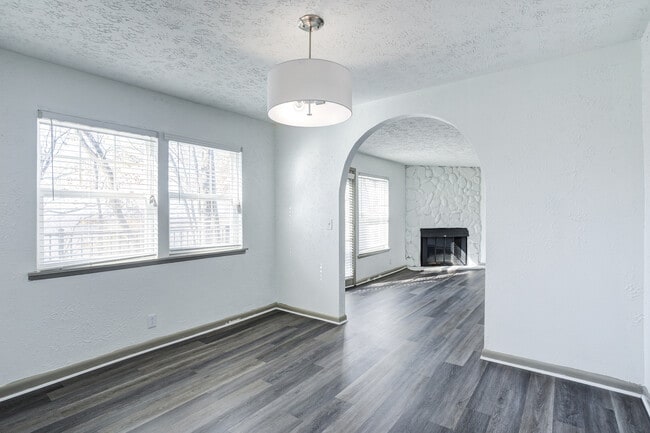 3x2.5 Apartment Dining Room - Arrive Bellevue