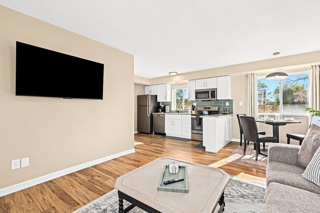Building Photo - 18377 Sharon Ln Unit SI ID1032361P