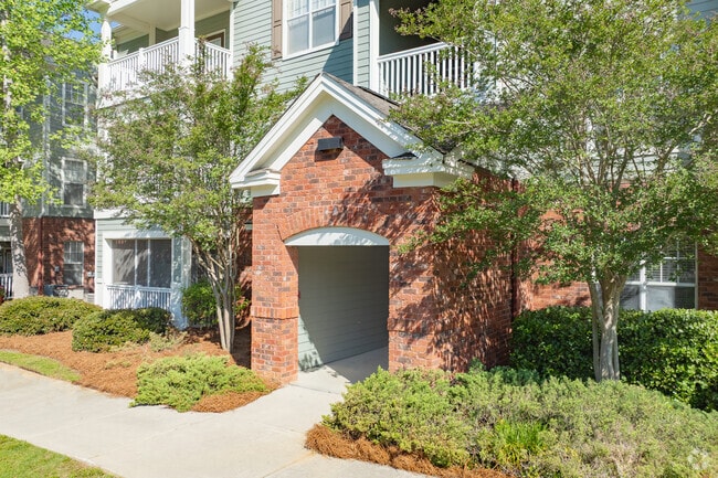 Building Entrance - Bryant at Summerville
