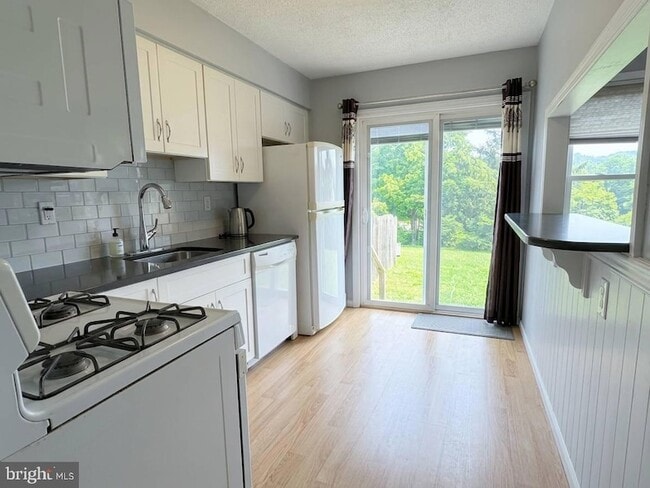 Photo - 99 Brookview Cir