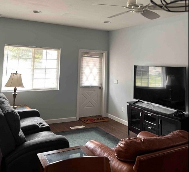 Photo - 1211 W 6th St