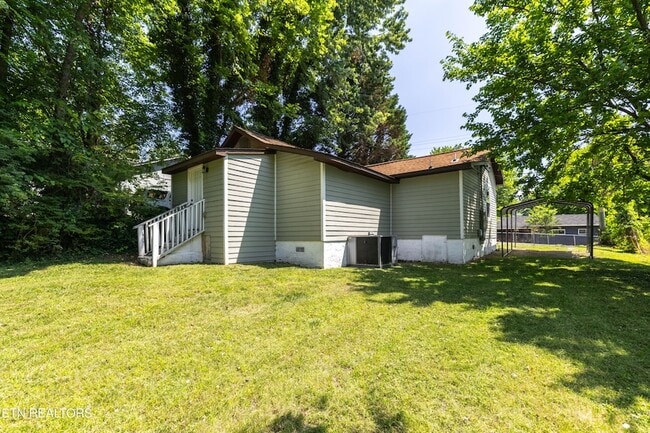 Photo - 1715 Fay St