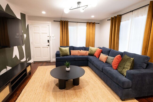 Photo - 725 Peddie St Unit ID1257756P