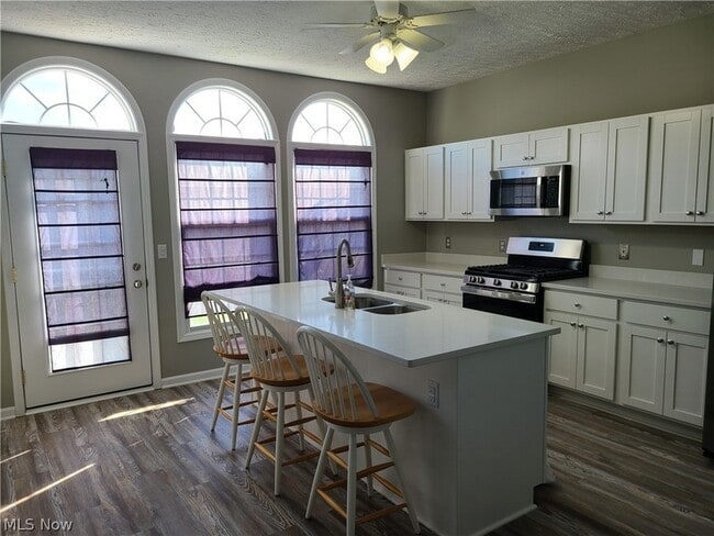 Photo - 2061 Jennifer St