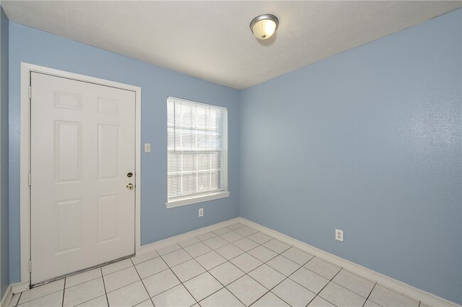 Photo - 1813 Sara Dr Unit A