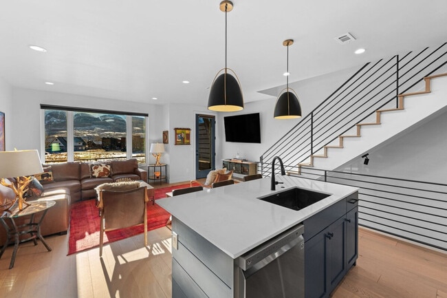 Photo - 85 Haverly St Unit ID1288029P