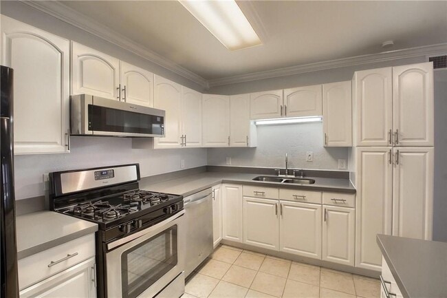 Photo - 1304 Summit St Unit 107