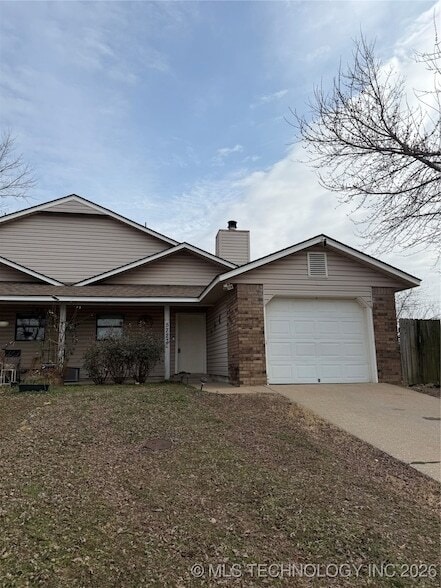 Building Photo - 5727 S Vancouver Ave