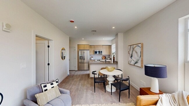 Building Photo - 75 Willow Ct Unit 206