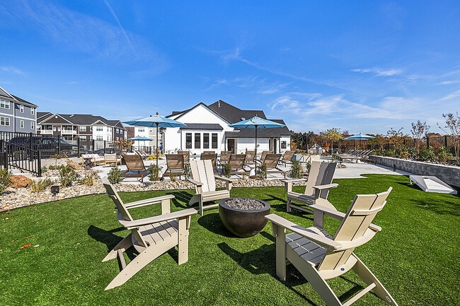 Clubhouse Patio - Hadley Place Apartments