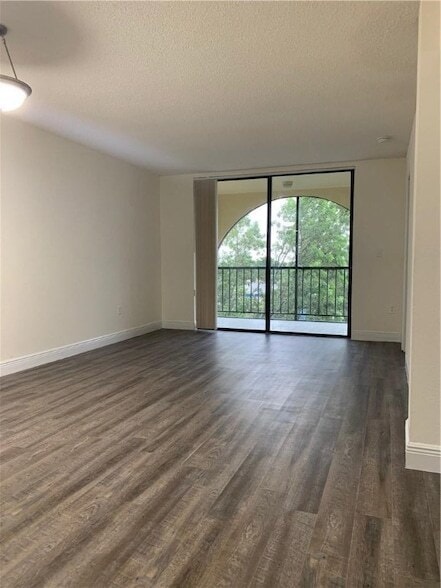 Photo - 19455 NE 10th Ave Unit 3-517