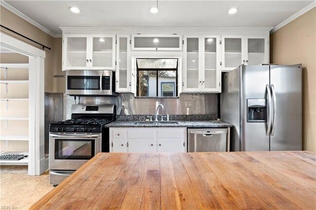 Photo - 227 James St