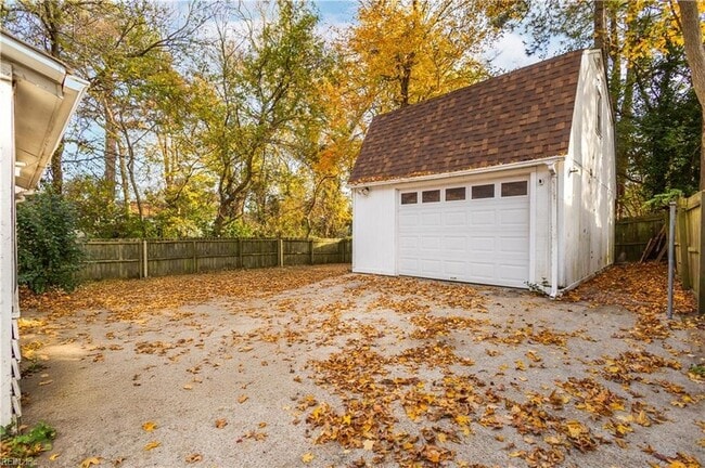 Photo - 3537 Buckingham St