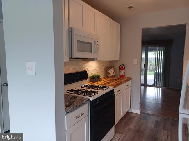 Photo - 403 Roberts Ln