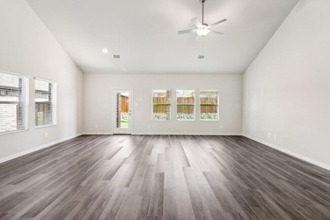 Photo - 701 Easthill Dr