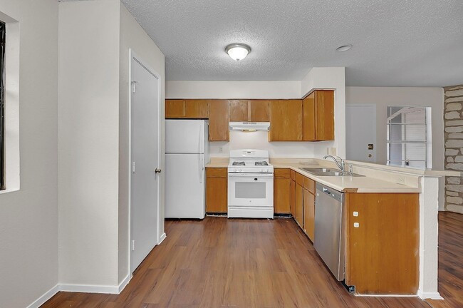 Building Photo - 500 Algerita Dr Unit A