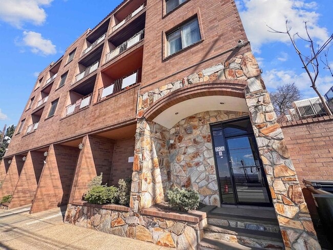 Building Photo - 1906 Paterson Plank Rd