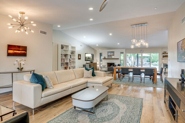 Building Photo - 2331 E Lupine Ave Unit SI ID1546247P