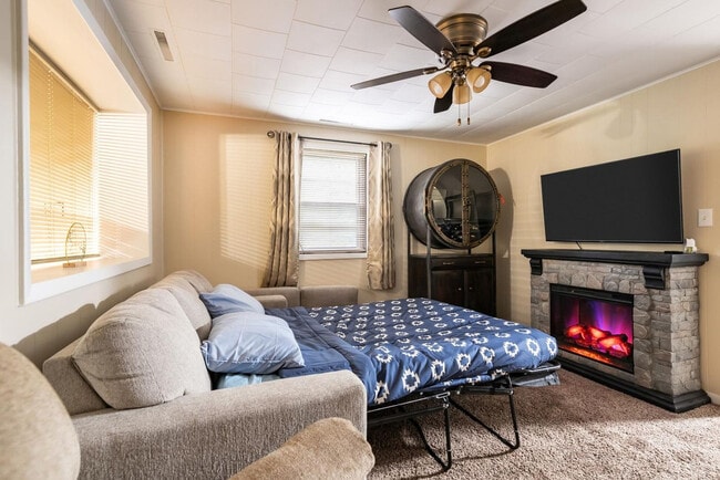 Building Photo - 234 N Hamilton St Unit ID1332553P