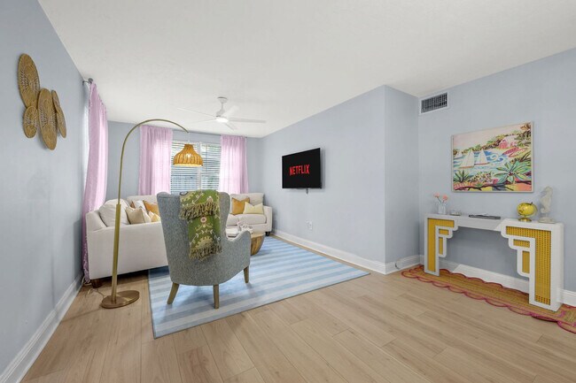 Photo - 522 31st St W Unit ID1332405P