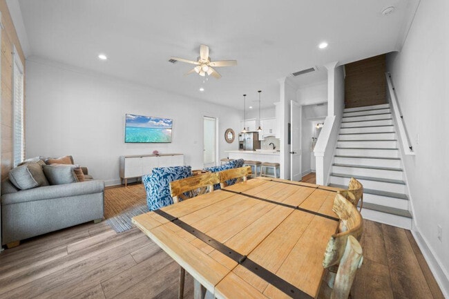 Photo - 7 W Gate Unit ID1322626P