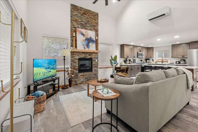 Building Photo - 308 Paradise Dr Unit ID1035887P