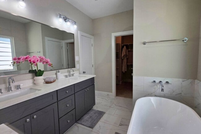 Photo - 8326 Curry Rd Unit ID1227052P